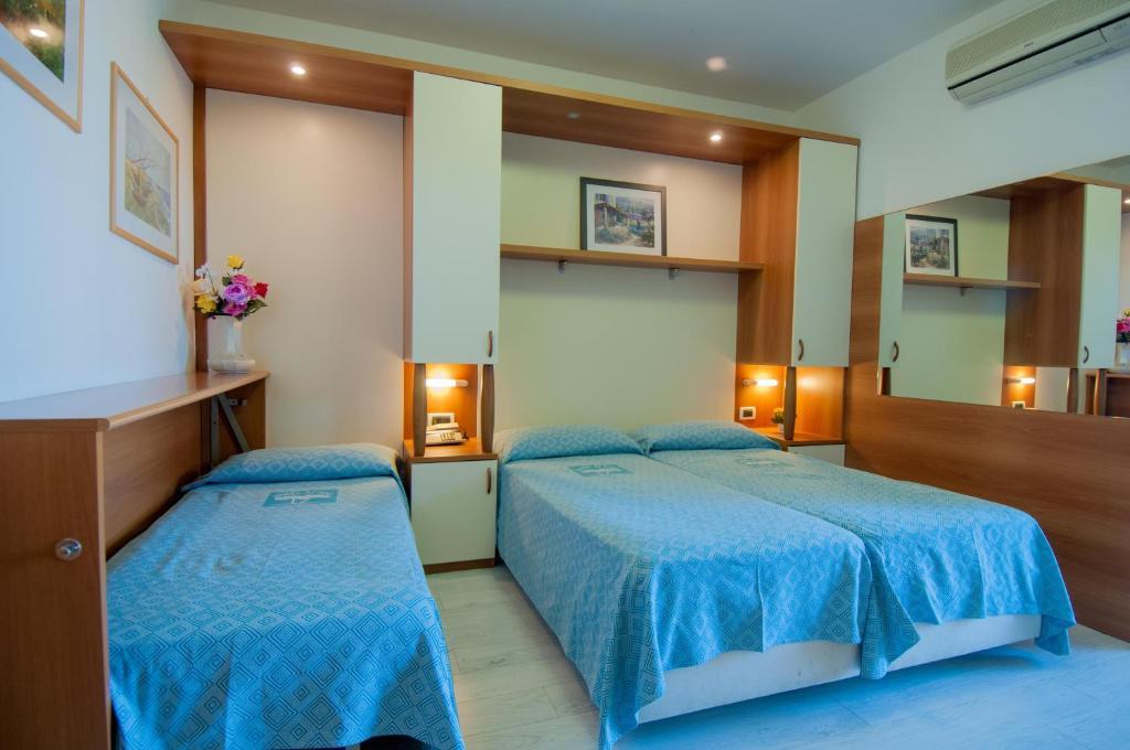 Hotel Ai Pini Grado Quarto foto